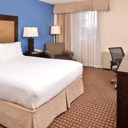 Ramada Plaza By Wyndham Sheridan Hotel & Convention Center Exterior photo