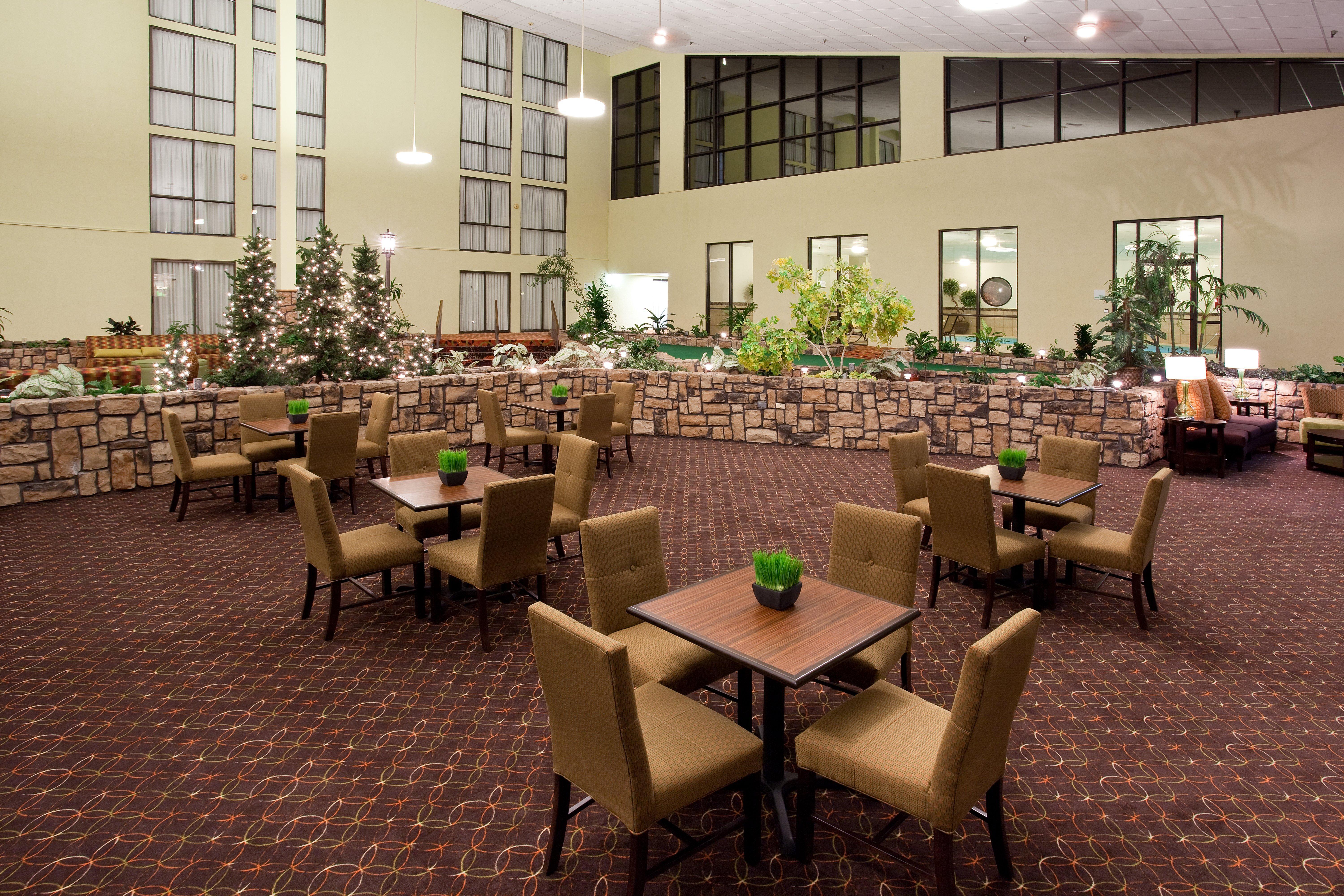 Ramada Plaza By Wyndham Sheridan Hotel & Convention Center Exterior photo